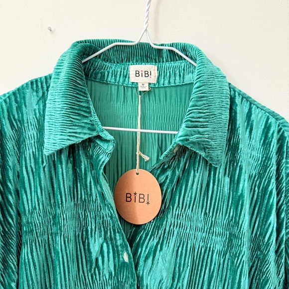 BiBi Emerald Crinkled Button-Up Blouse - Picture 3 of 6